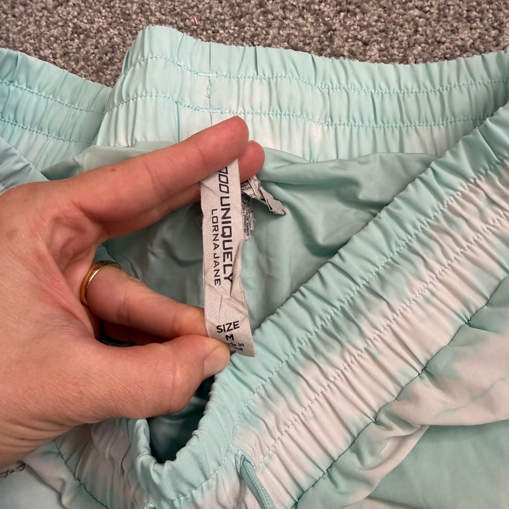 Lorna Jane Uniquely Mint Green Tie Dye Running Shorts Medium Side Zip Pocket - Picture 2 of 10